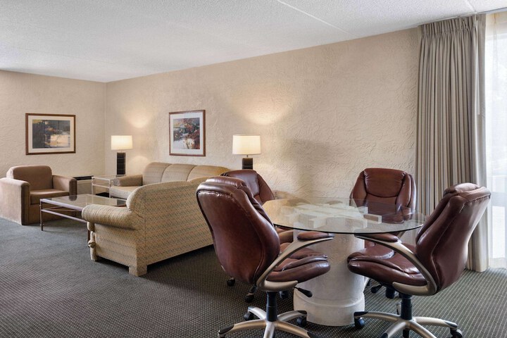 Room 30 of 51