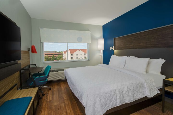 Room 17 of 27
