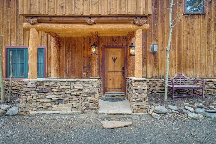 Idaho Springs Home w / Amazing Mountain Views!