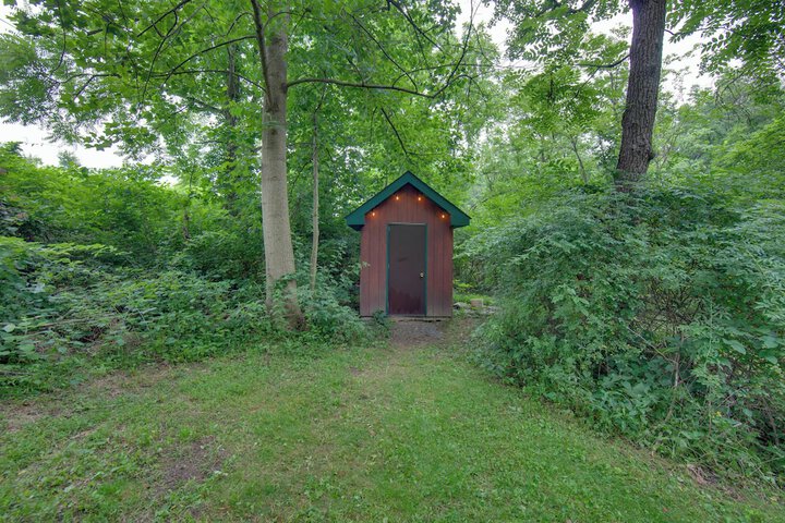 Tranquil Creekside Cabin in Dutch Country!