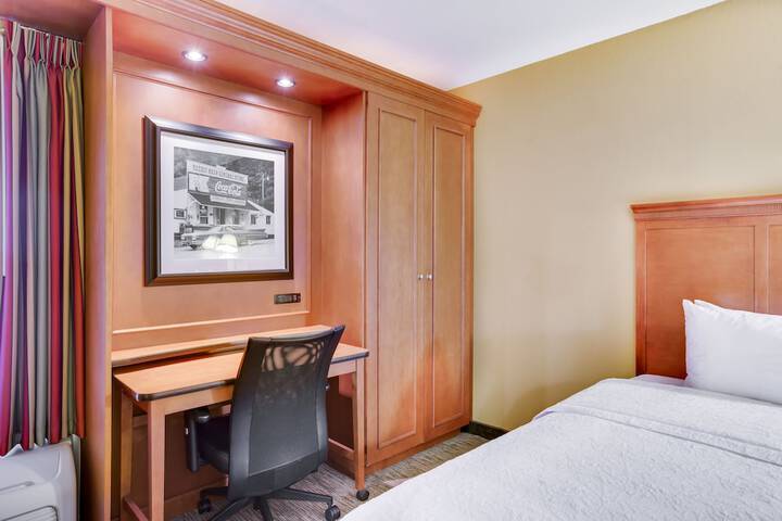 Pittsburgh Airport Inn and Suites