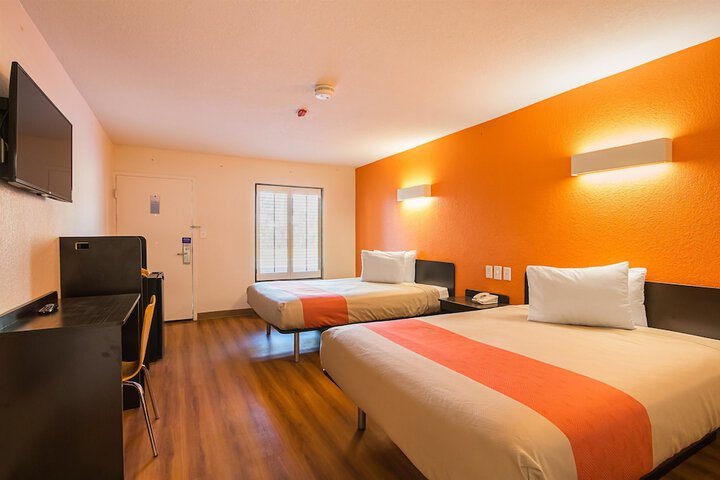 Room 16 of 33