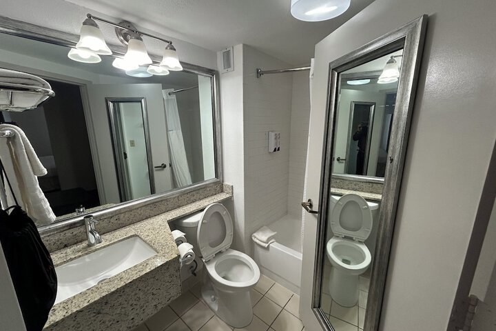 Room 16 of 38