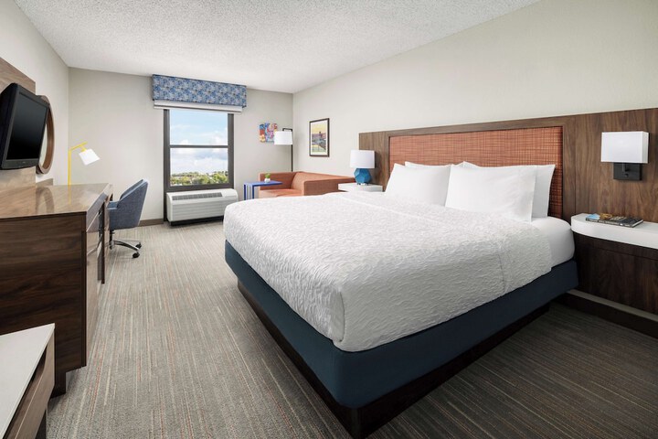 Room 8 of 25