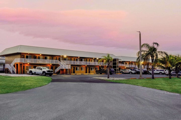 Travelodge Suites by Wyndham Lake Okeechobee