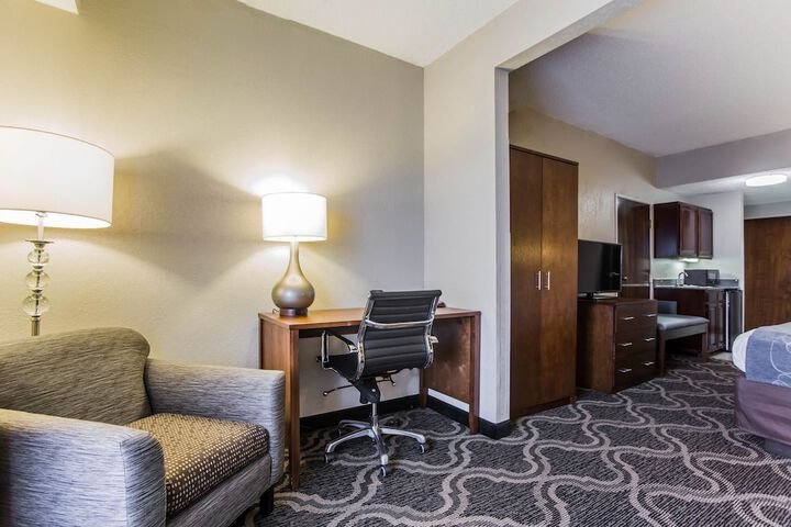 Comfort Suites Pineville - Ballantyne Area