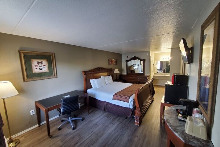 Room 21 of 83