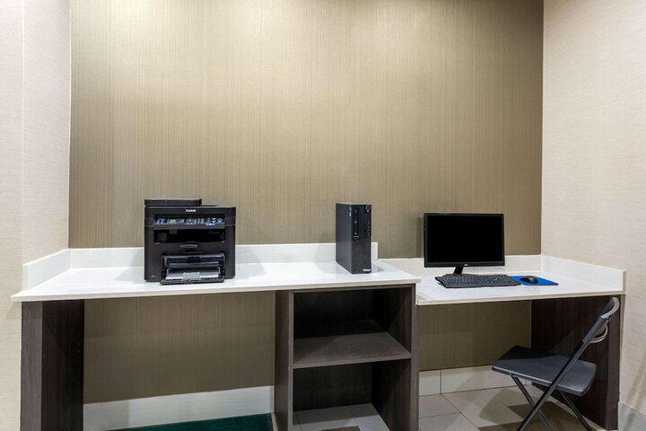 Business Center 46 of 47