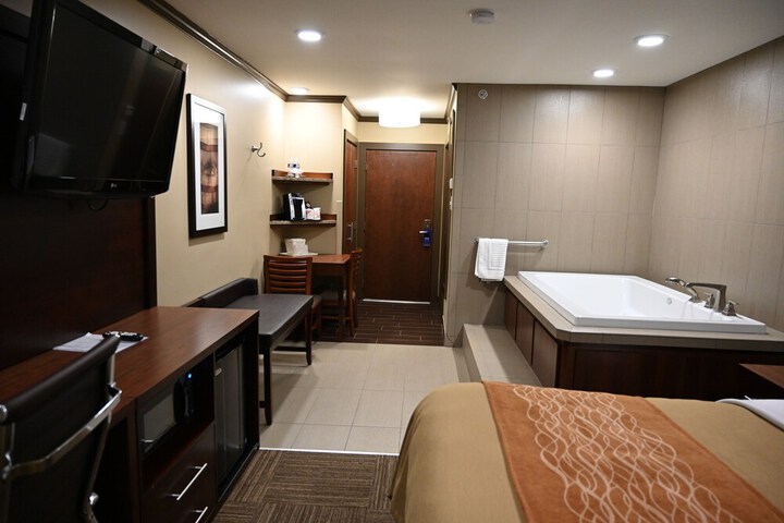 Room 27 of 42