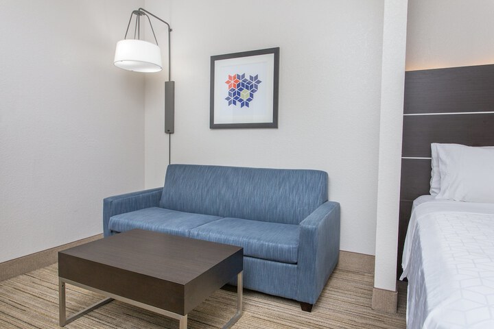 Room 19 of 35