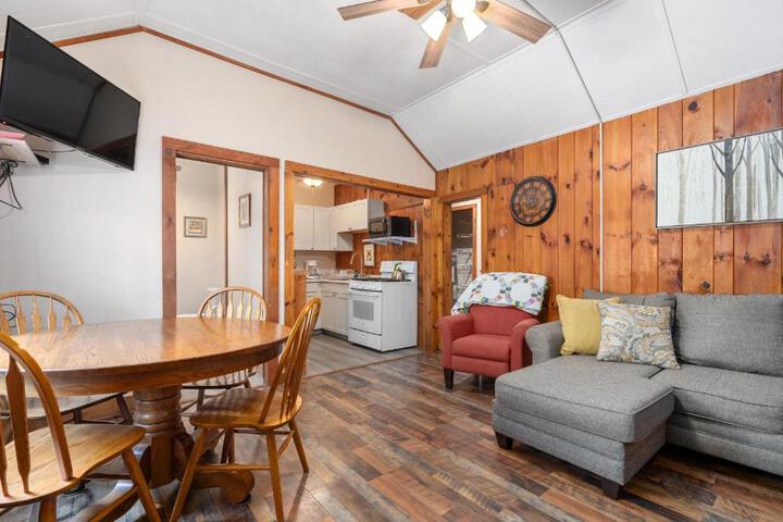 Hide-A-Way - Two Bedroom Cottage Lakeside