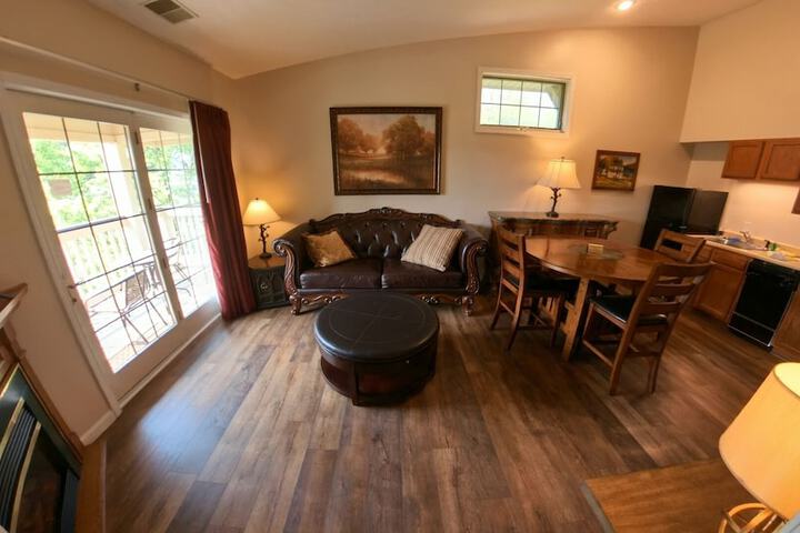 Grand Wood Suites