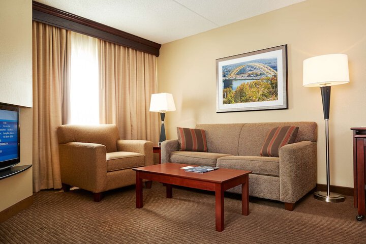 DoubleTree Suites by Hilton Hotel Cincinnati - Blue Ash