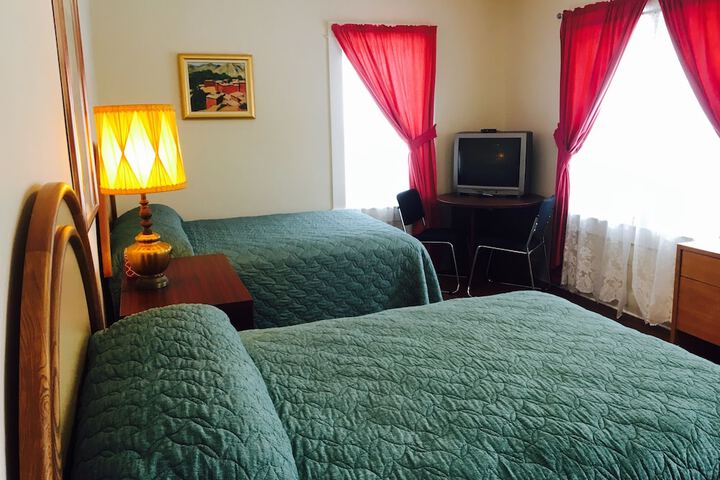 Room 27 of 82