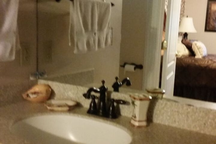 Room 16 of 28