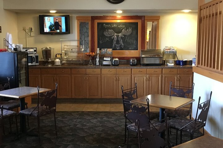 Moose Lake Lodge & Suites
