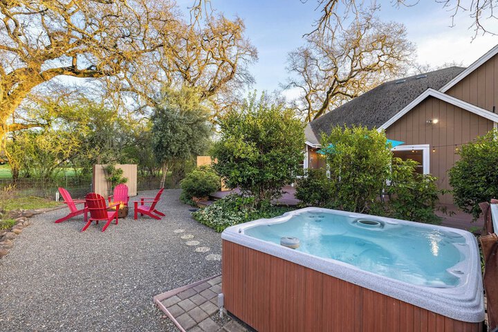 Valley of the Moon by Avantstay Tranquil Escape Large Yard w / Hot Tub & Fire Pit