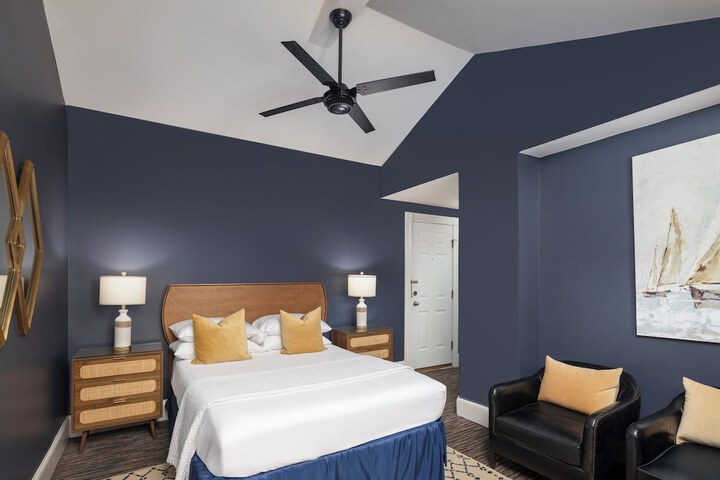 Crowne Pointe Historic Inn & Spa - Adults Only