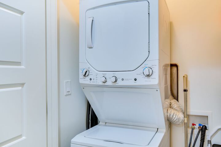 Modern Lehi Apartment: 2 Mi to Thanksgiving Point