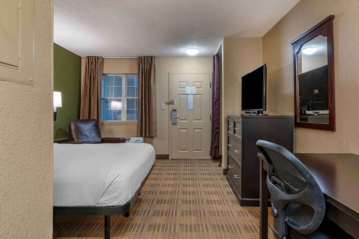Room 16 of 24