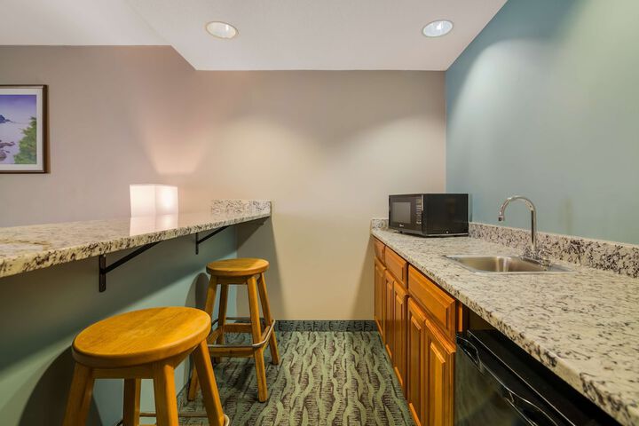 Best Western Plus Executive Court Inn & Conference Center