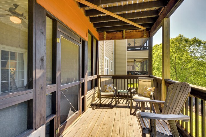 Balcony & Golf Course View! Condo at Kingwood