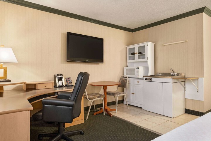 Room 12 of 23