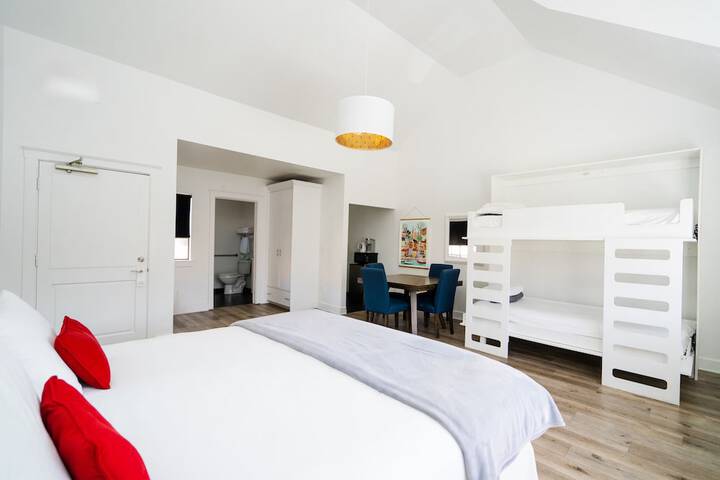 Room 16 of 44
