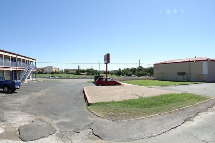 Property Grounds 47 of 52