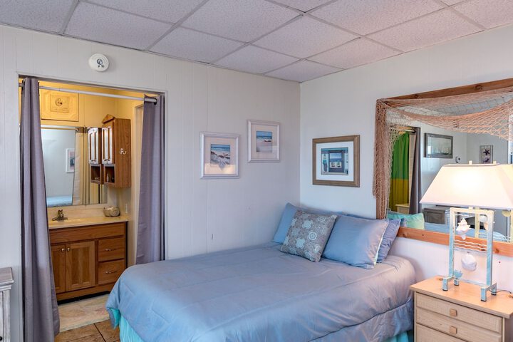 Room 8 of 19