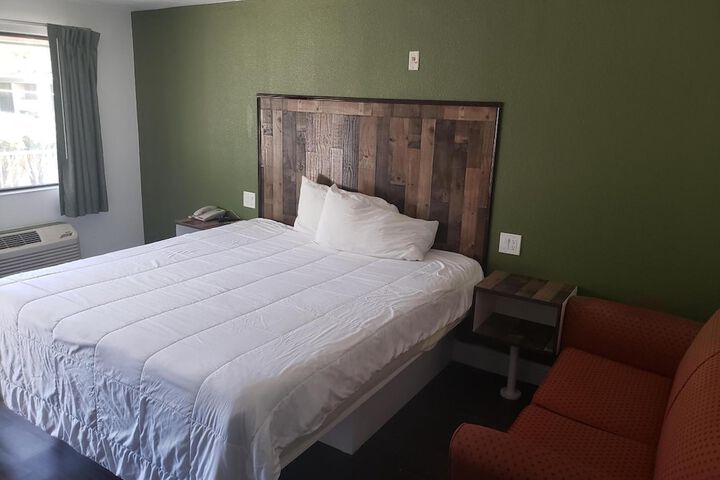 Room 21 of 34