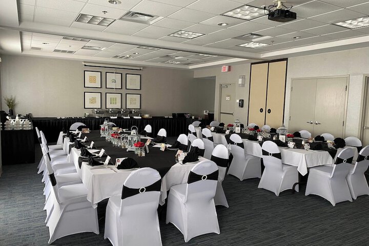 Holiday Inn Express & Suites Belleville by IHG