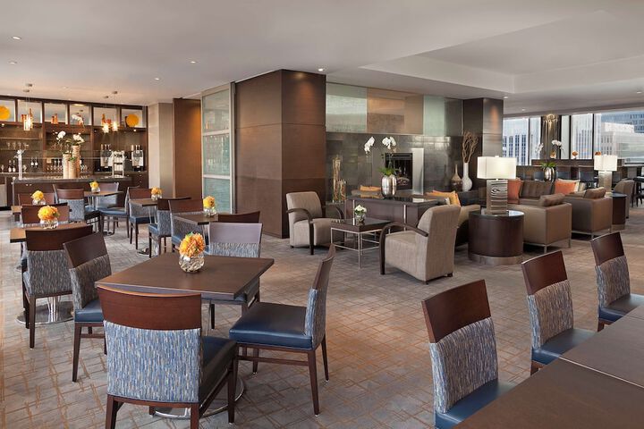 Lounge 100 of 103