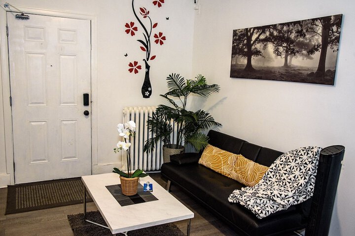 Modern Private Share Bedroom Bus stop to NYC