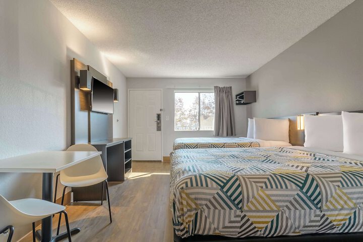 Room 25 of 28