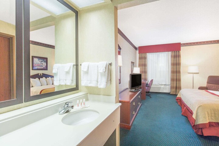 Room 4 of 16