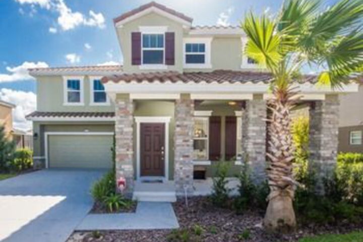 Oakview 4213 6 Br Villa by RedAwning