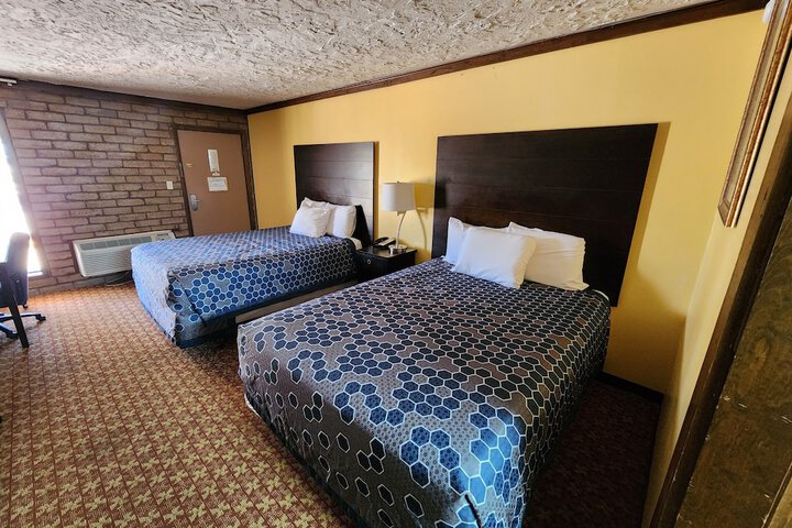Room 7 of 13