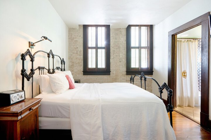 Room 10 of 51