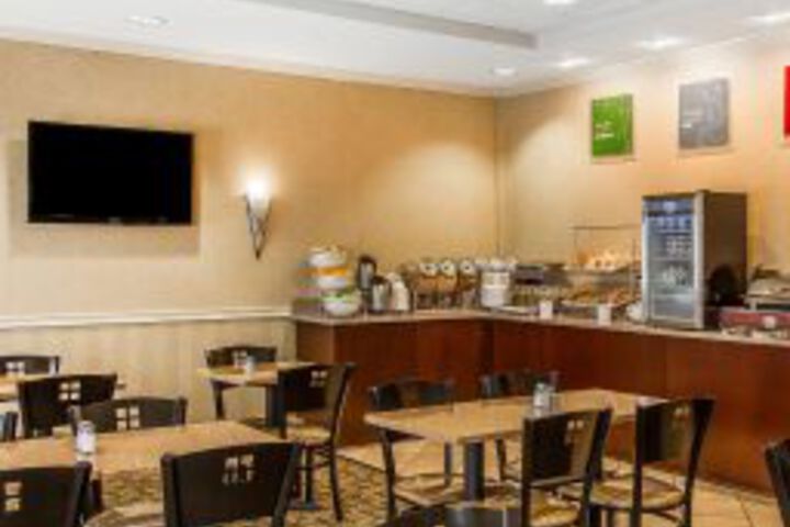 Comfort Suites