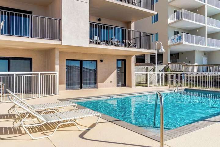 Pool 4 of 27