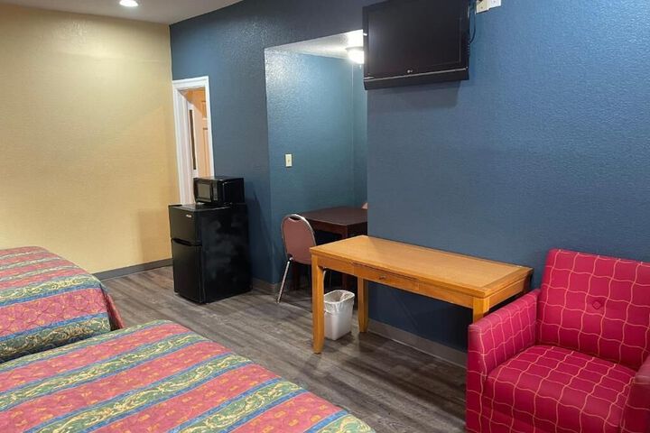 Room 7 of 11