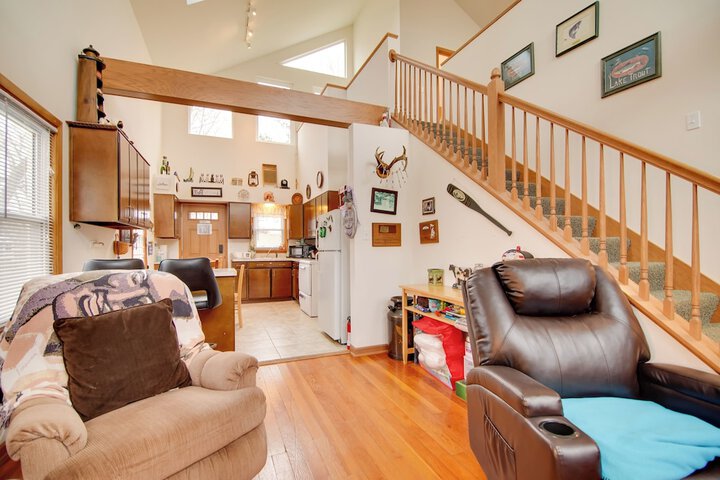 Twin Lakes Home - Walk to Lake Elizabeth!