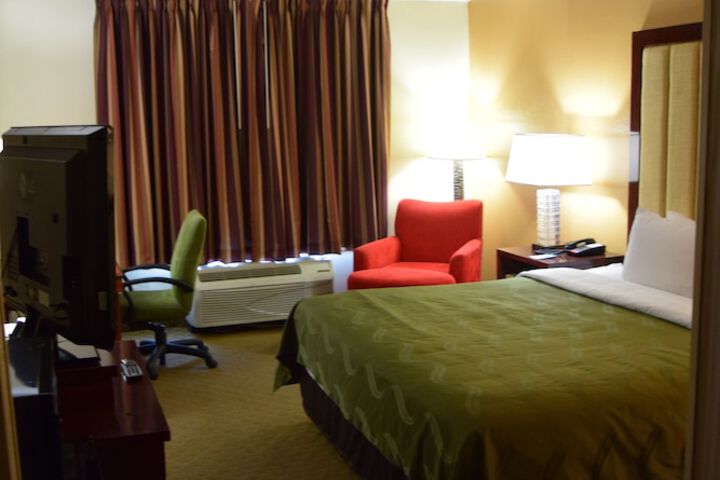 Room 27 of 64