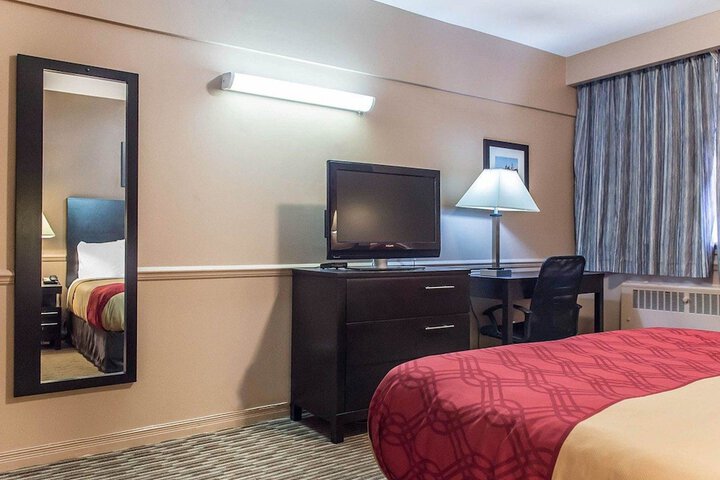 Room 13 of 36