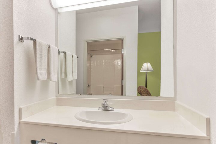 Room 8 of 19