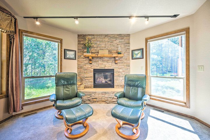 Serene Monument Sanctuary w / Patio & Fire Pit!