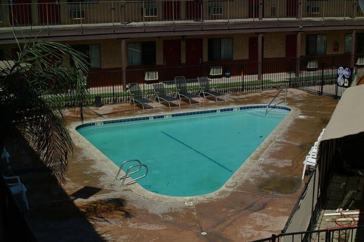 Pool 14 of 40