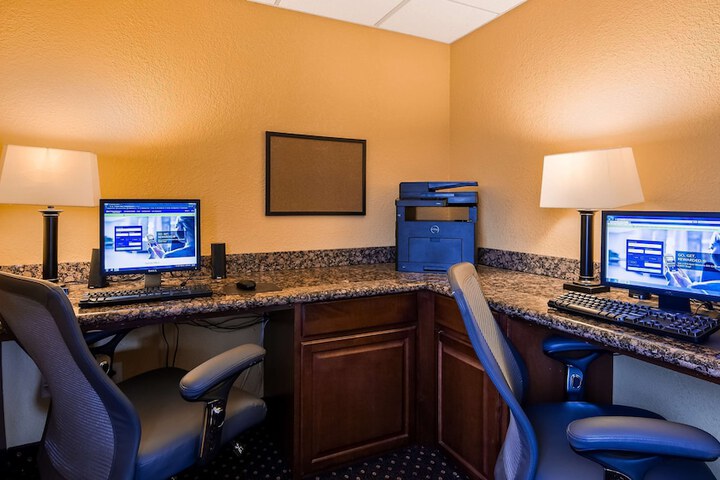 Best Western Plus Parkway Hotel