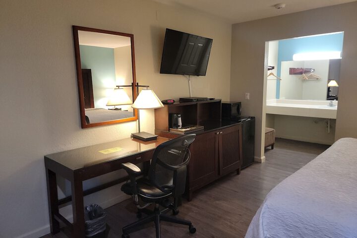 Room 27 of 30